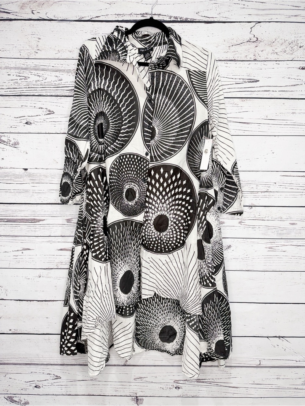 Black & White Abstract Print High-Low Tunic Shirt – NWT